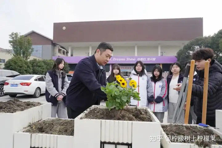 播種綠色希望 共建美麗校園 | 我校塘棲校區(qū)開展植樹節(jié)活動(dòng)！(圖1)