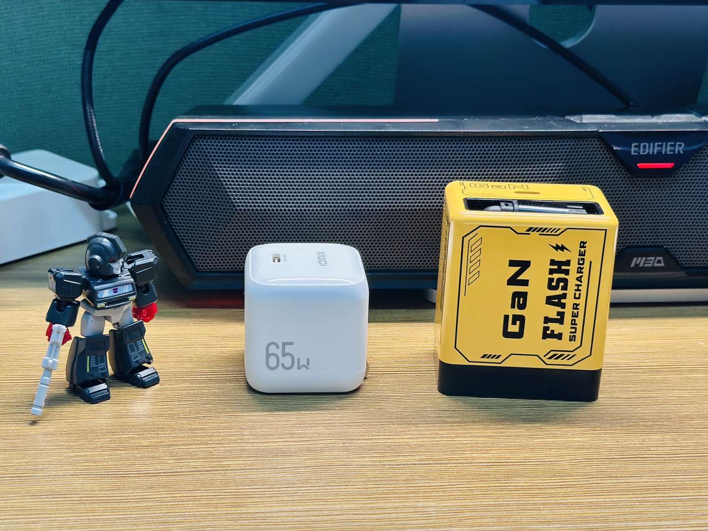   差旅减负神器：IDMIX65W小巧氮化镓充电器实测体验