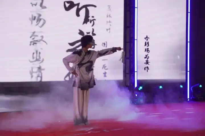 【活力校園】體藝融匯 活力迎新 | 塘棲校區(qū)體育藝術(shù)節(jié)閉幕式暨元旦晚會圓滿落幕!(圖6) 【活力校園】體藝融匯 活力迎新 | 塘棲校區(qū)體育藝術(shù)節(jié)閉幕式暨元旦晚會圓滿落幕!(圖6)