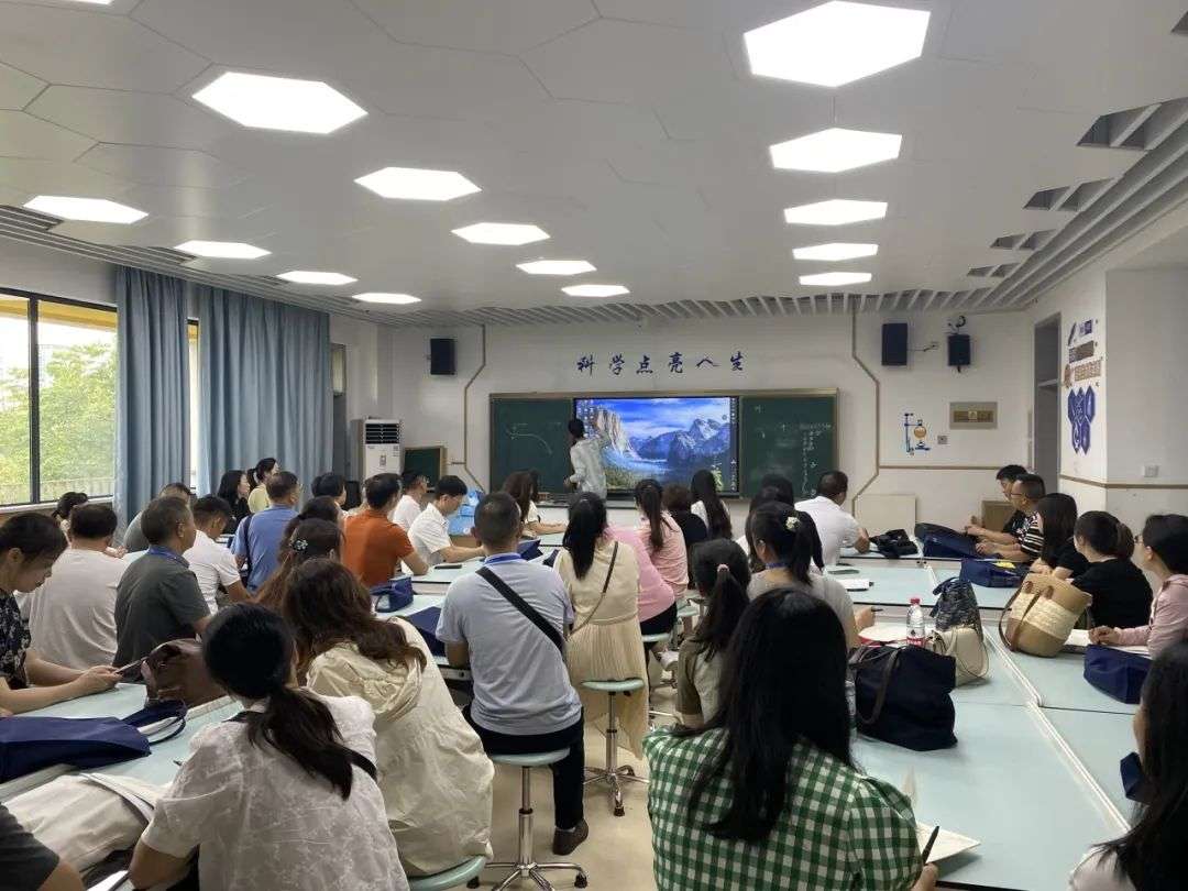 从“听讲”到“体验”——海曙小学人工智能赋能课堂“全攻略”