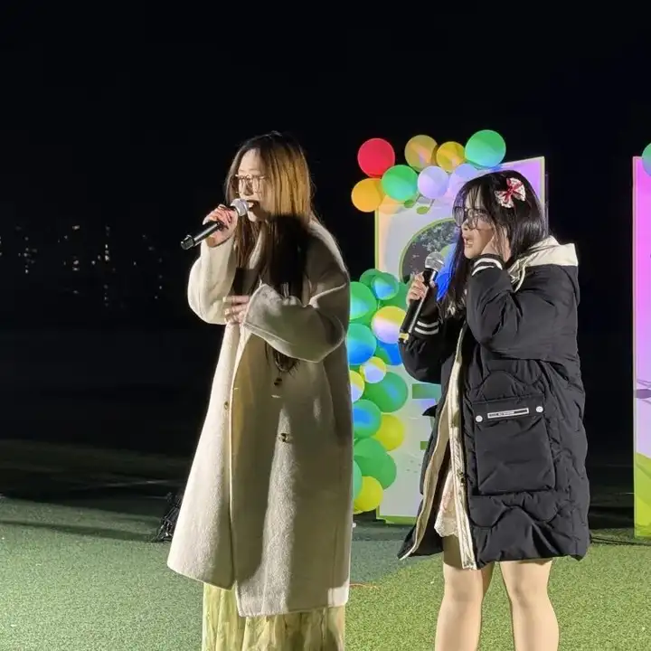 青春放歌 樂動校園｜富陽校區草地音樂節燃情開唱！(圖5)