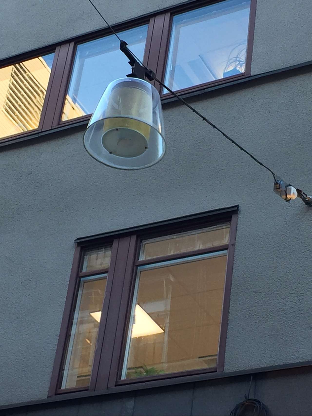 照明设计徐老师 的想法: 悬吊式路灯,没有灯杆 - 知乎