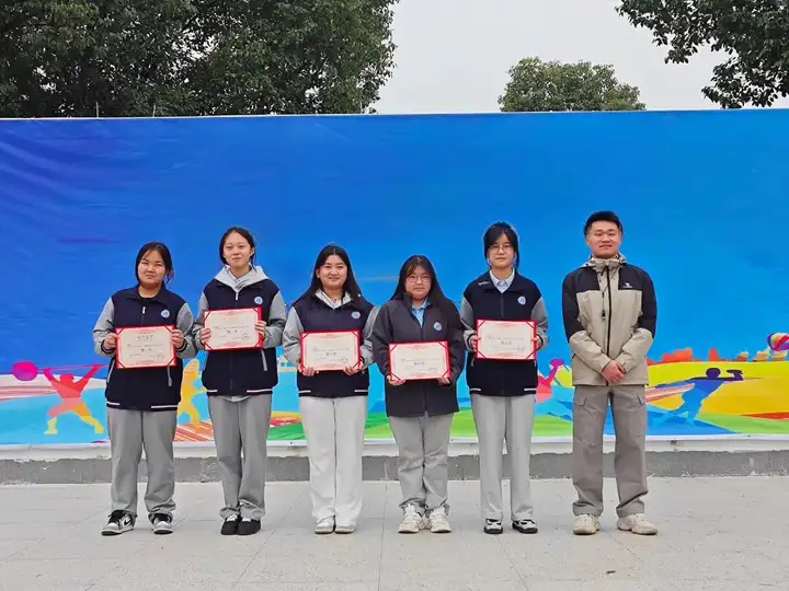 浙江省广播电视中等专业学校塘栖校区第三届乒乓球比赛圆满落幕(图8) 浙江省广播电视中等专业学校塘栖校区第三届乒乓球比赛圆满落幕(图8)