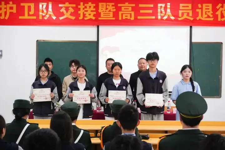 【红色校园】护旗薪火传使命 青春热血启征程 | 塘栖校区国旗护卫队交接仪式圆满落幕！(图16)