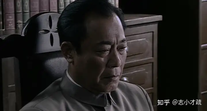 《潜伏》中站长为什么在李涯死了之后说:正好跳在了我的神经上? - 知乎