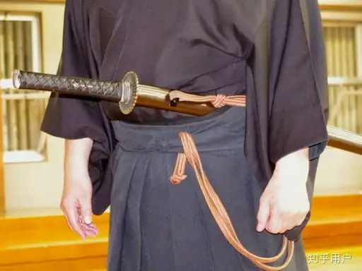 日本刀刀鞘上系着的下绪大多都打着浪人结，那么下绪就是用来装饰的吗