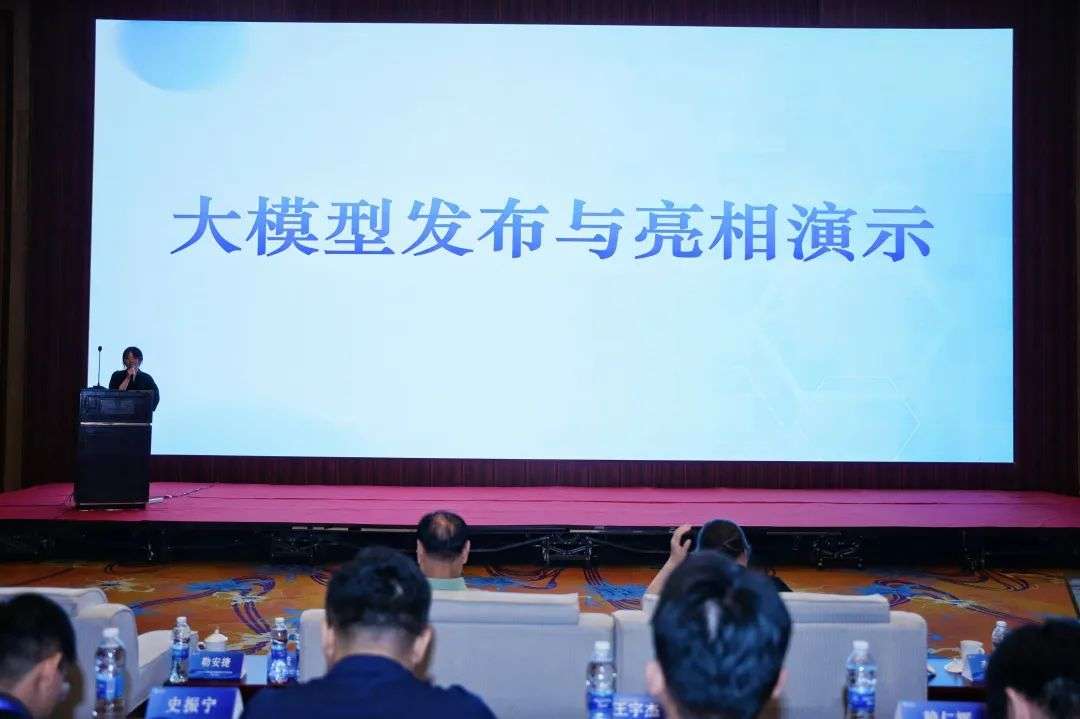 深度｜海豚智能发布超声多模态大模型，百度百舸为“看懂超声”注入核心算力引擎
