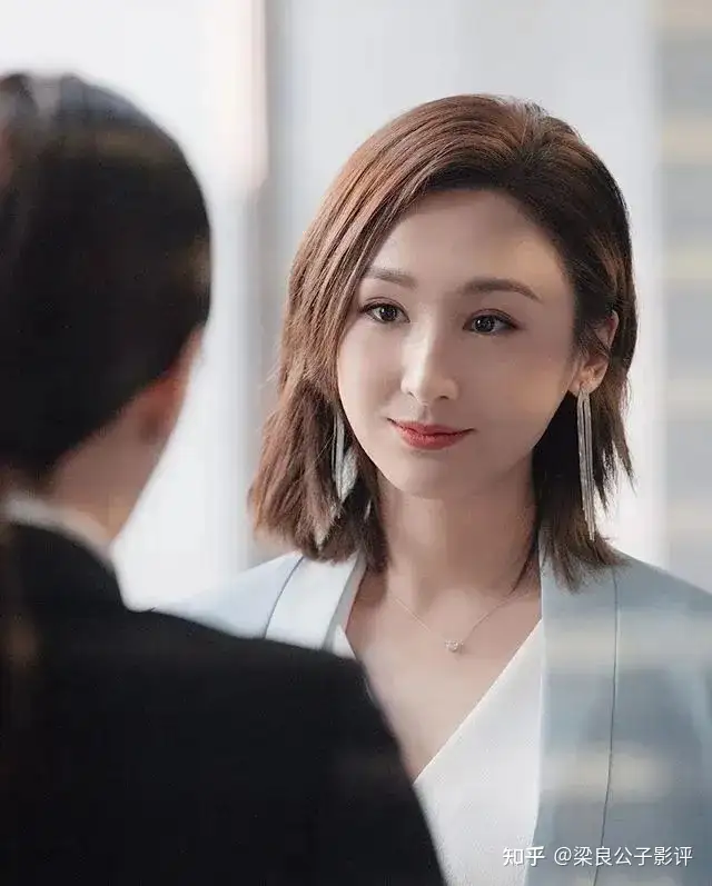 《三十而已》中梁正贤为什么不跟赵静语分手？