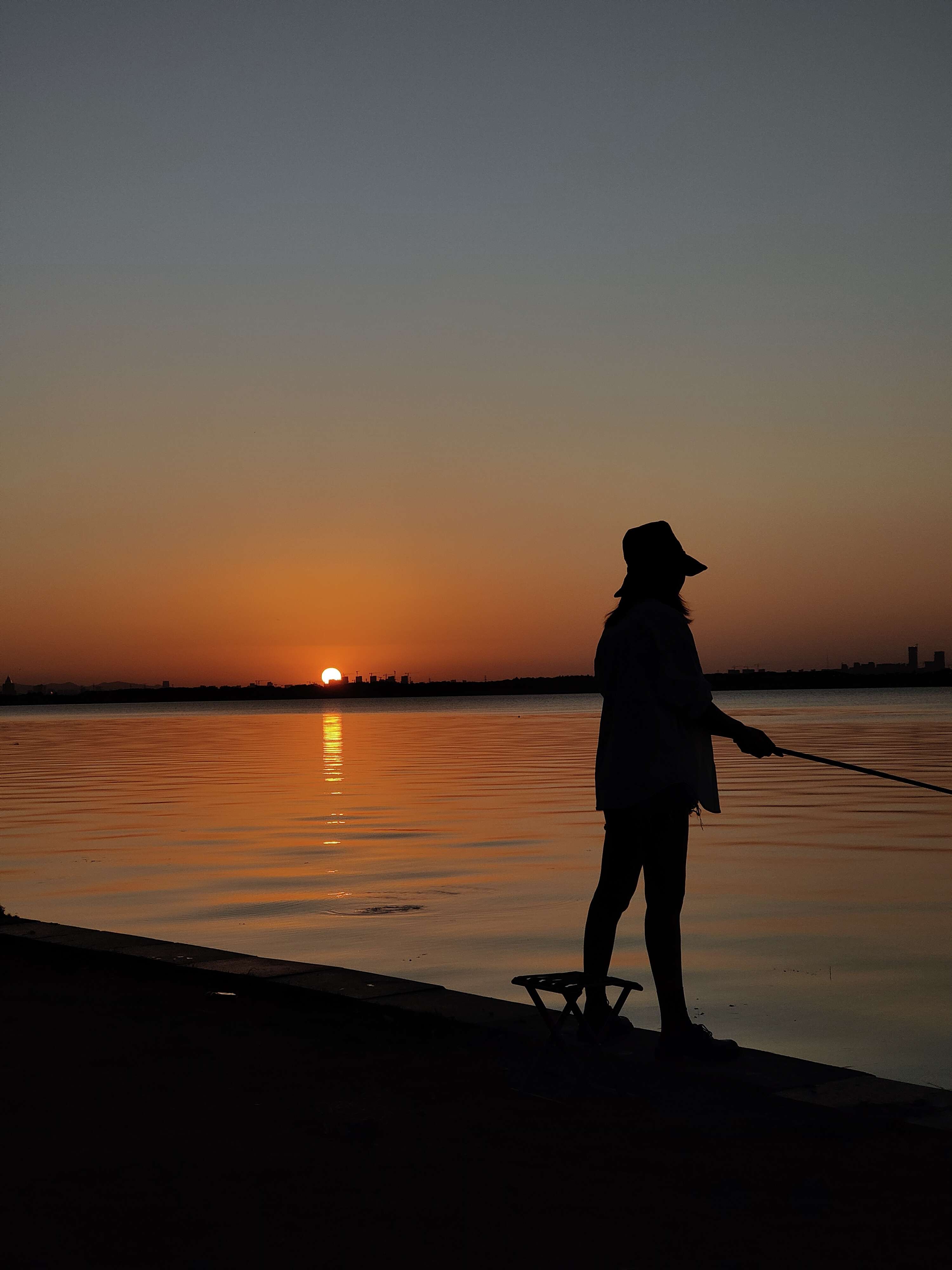 落日垂钓,by find x3 pro摄影师版.