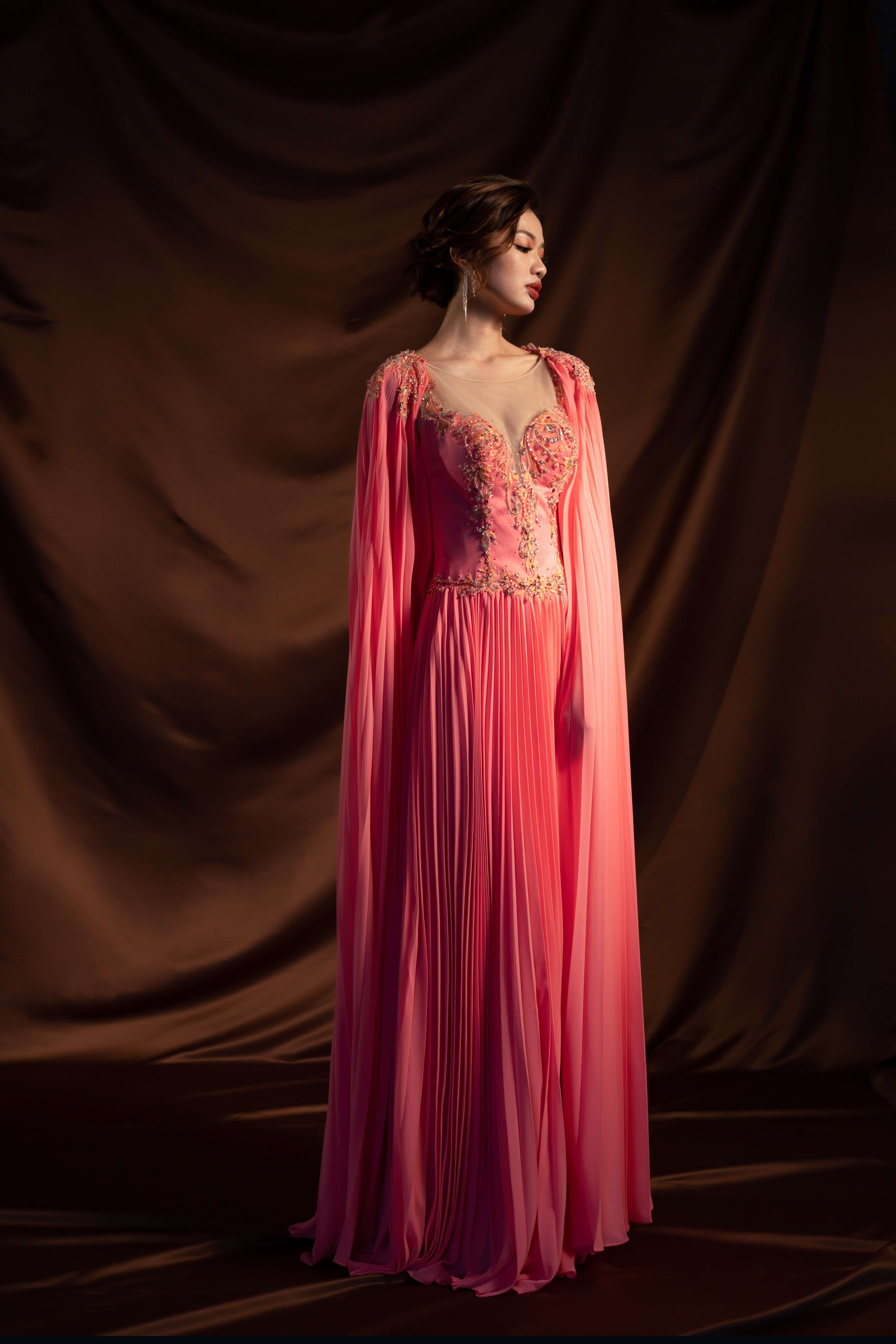 vita国际高定婚纱 的想法: 【vita婚纱馆】 小仙女们都知道,珊瑚红