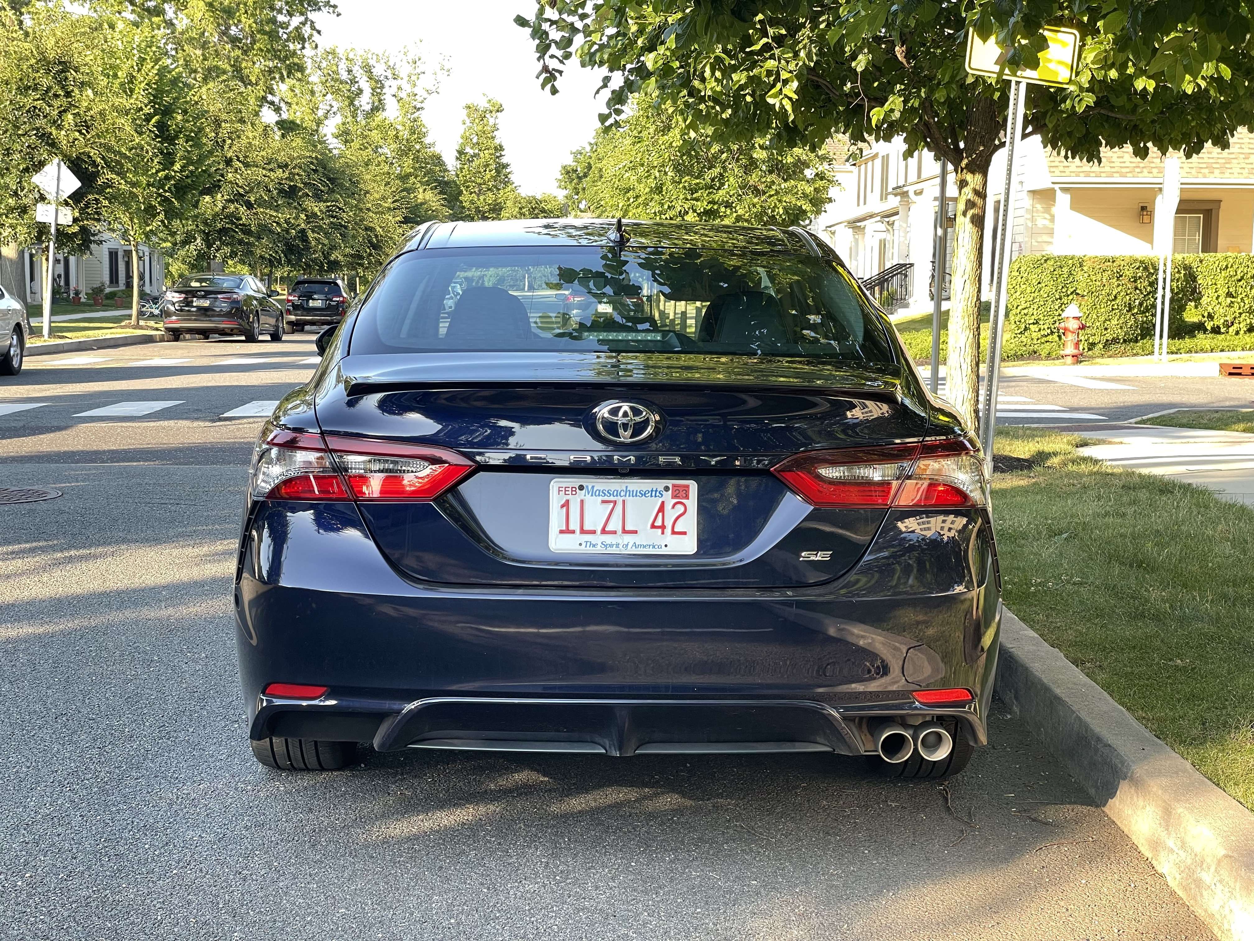 双持旋风ak 的想法: 今天见识了美国凯美瑞最走量的型号:se版