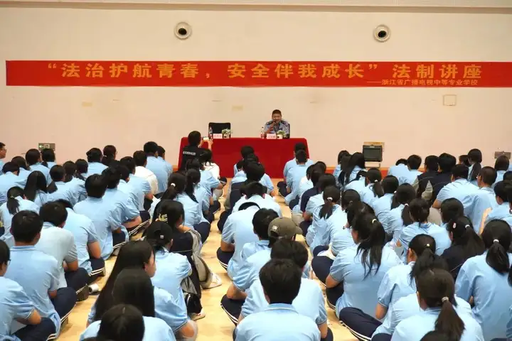 法治护航青春 安全伴我成长 | 法治安全讲座进校园啦！(图8)