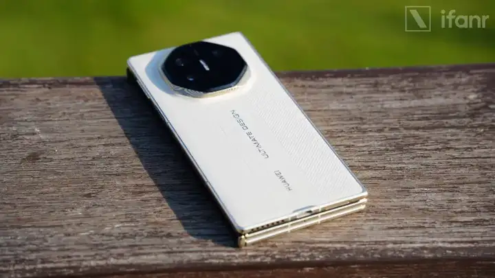 全网都在玩的生图模型，我用它把 iPhone 17 提前发布了