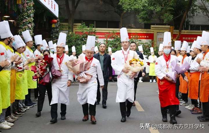 哪里学厨师技校？新东方烹饪学校报名官网