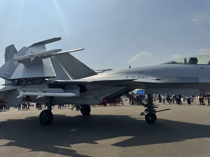 62 年前，中国第一款国产空空导弹「霹雳」1号定型，这些年来，哪款「霹雳」导弹令你印象深刻？