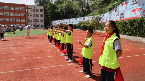 “雏鹰亮眼行动”授牌暨竹山县中小学生悦光明·千里眼大赛正式启动