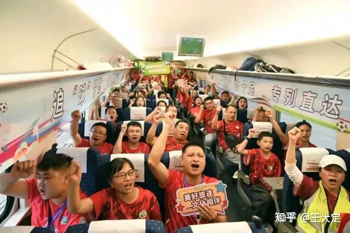 苏超场均3.1万人，中超2.9万，国足出局，草根足球却越来越火，中国足球真正的「基本盘」到底在哪？
