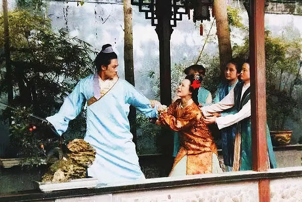 《红楼梦》鲍二家的被王熙凤撞破，为何会自尽？