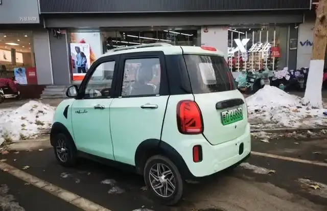 何小鹏称不碰 10 万元以下汽车，有规模但价值太小，怎样看待他的观点？10 万是行业中的一个分水岭吗？