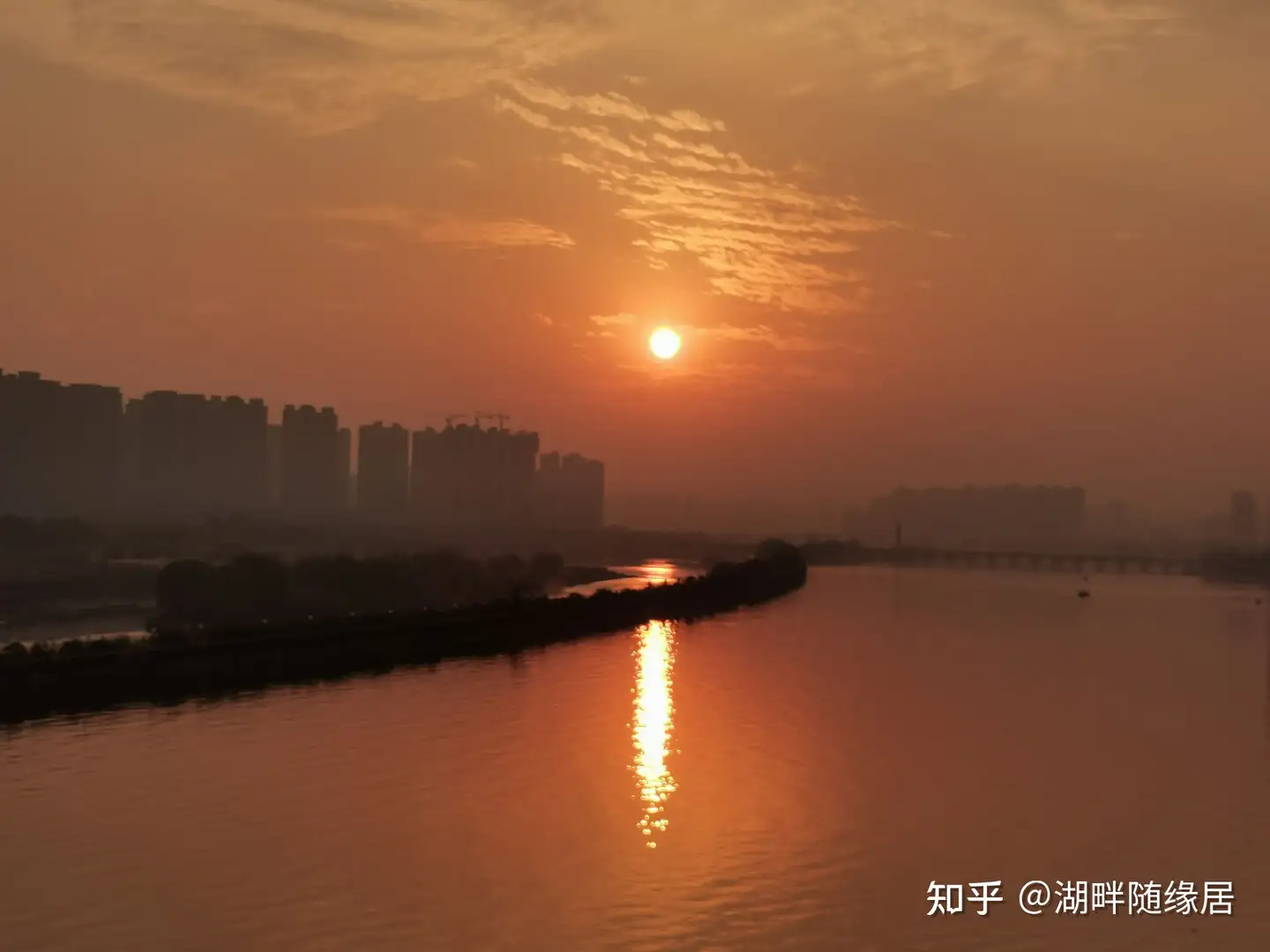 如何用一句话形容夕阳？ - 锦鲤机的回答- 知乎