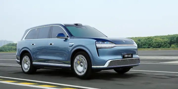 50 万级 SUV 大乱斗，问界 M9 凭什么被称为「9 系标杆」？核心优势在哪，哪个配置最值得买？