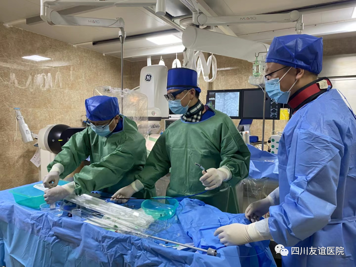 盈康生命旗下四川友谊医院成功开展首例无导线起搏器植入术
