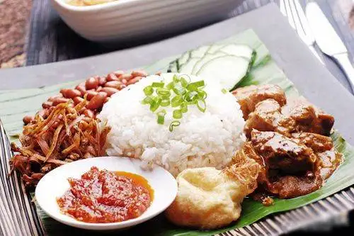 马来西亚有哪些美食值得品尝，去那里旅游求推荐？
