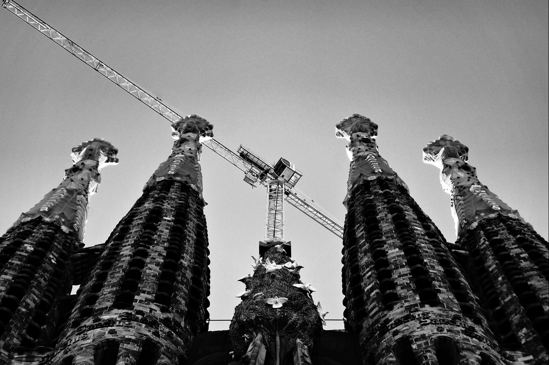 一座建筑的全貌与局部细节有哪些拍摄到位的构图与视角