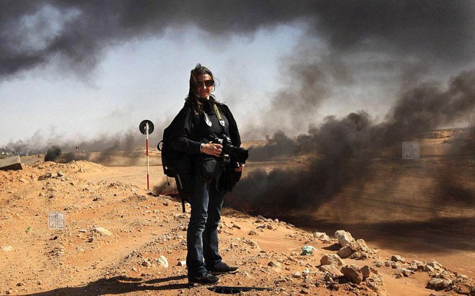 凤凰卫视军情观察室这个节目中的关于军事情报的图片和视频都是怎么拍