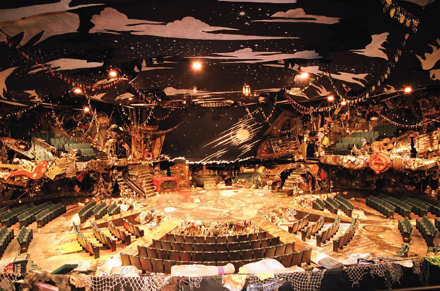 有哪些表演内容与舞台灯光,舞台布景结合得很好的舞台剧? - 知乎