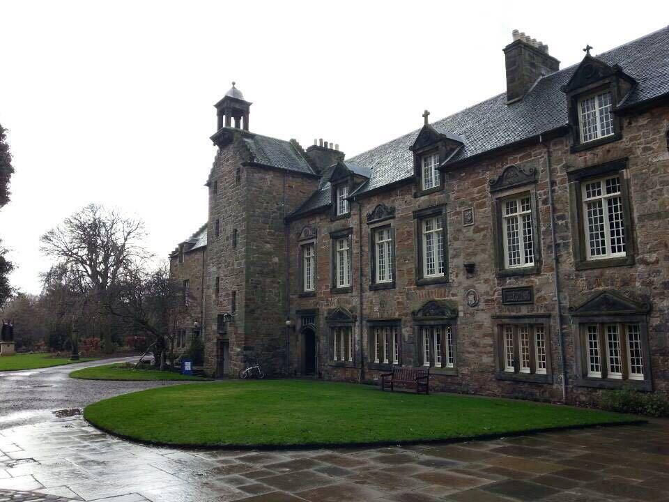 国外大学的神学院是怎么上课的,教些什么,特别是在当代神学教育是怎样定位自己的,有什么意义呢? 知乎