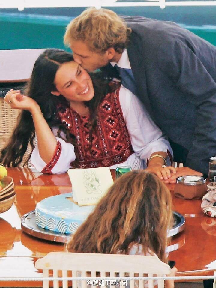 小的时候喜欢andreacasiraghi摩纳哥安德烈王子结果一月里他的百科里