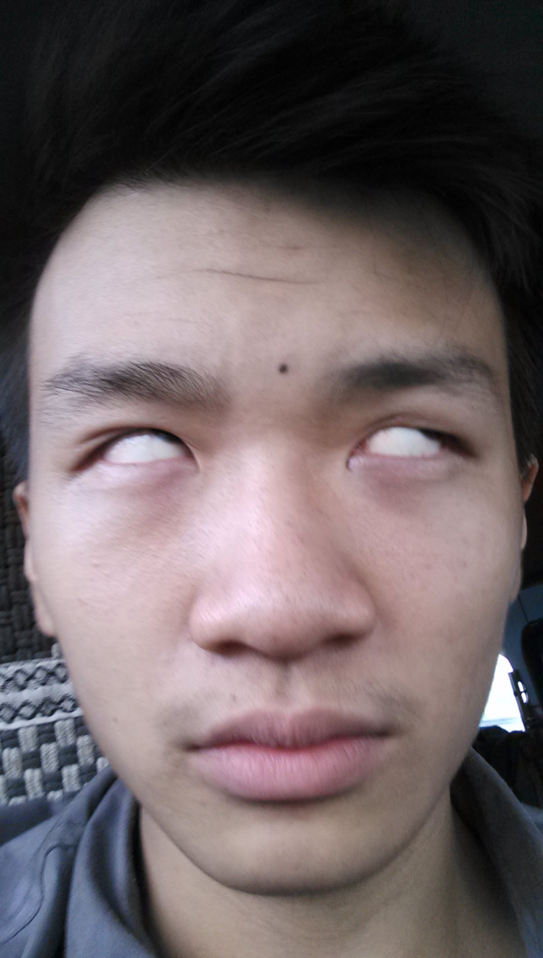 人为什么能向上翻白眼却不能向下翻白眼