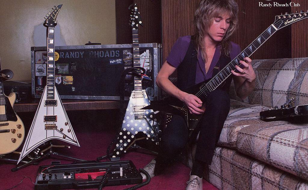 jacksonrandyrhoads的用户是不是比jacksonkelly的用户多