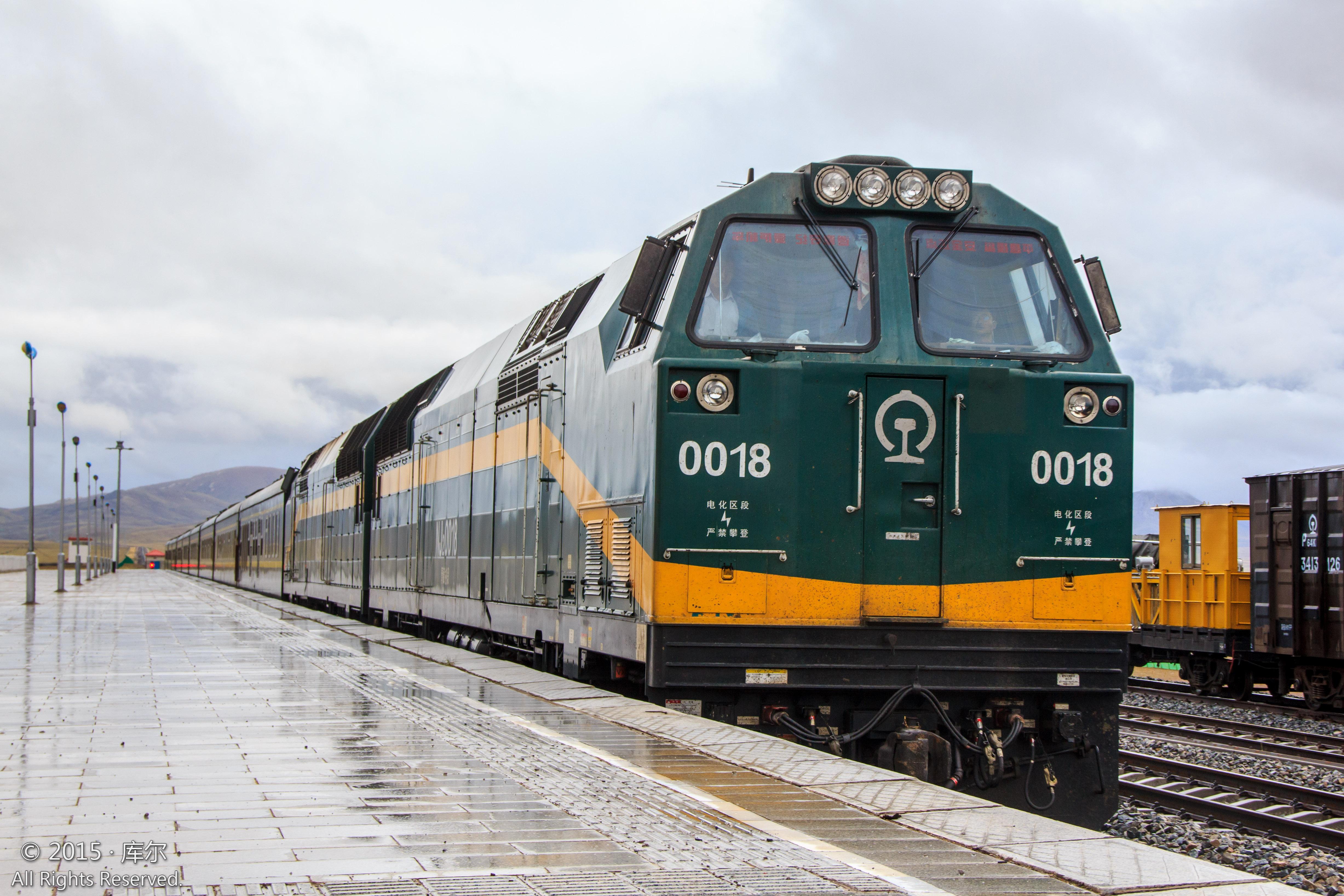 青藏铁路上运行的机车似乎昼间一般不点灯,有什么特别原因吗?