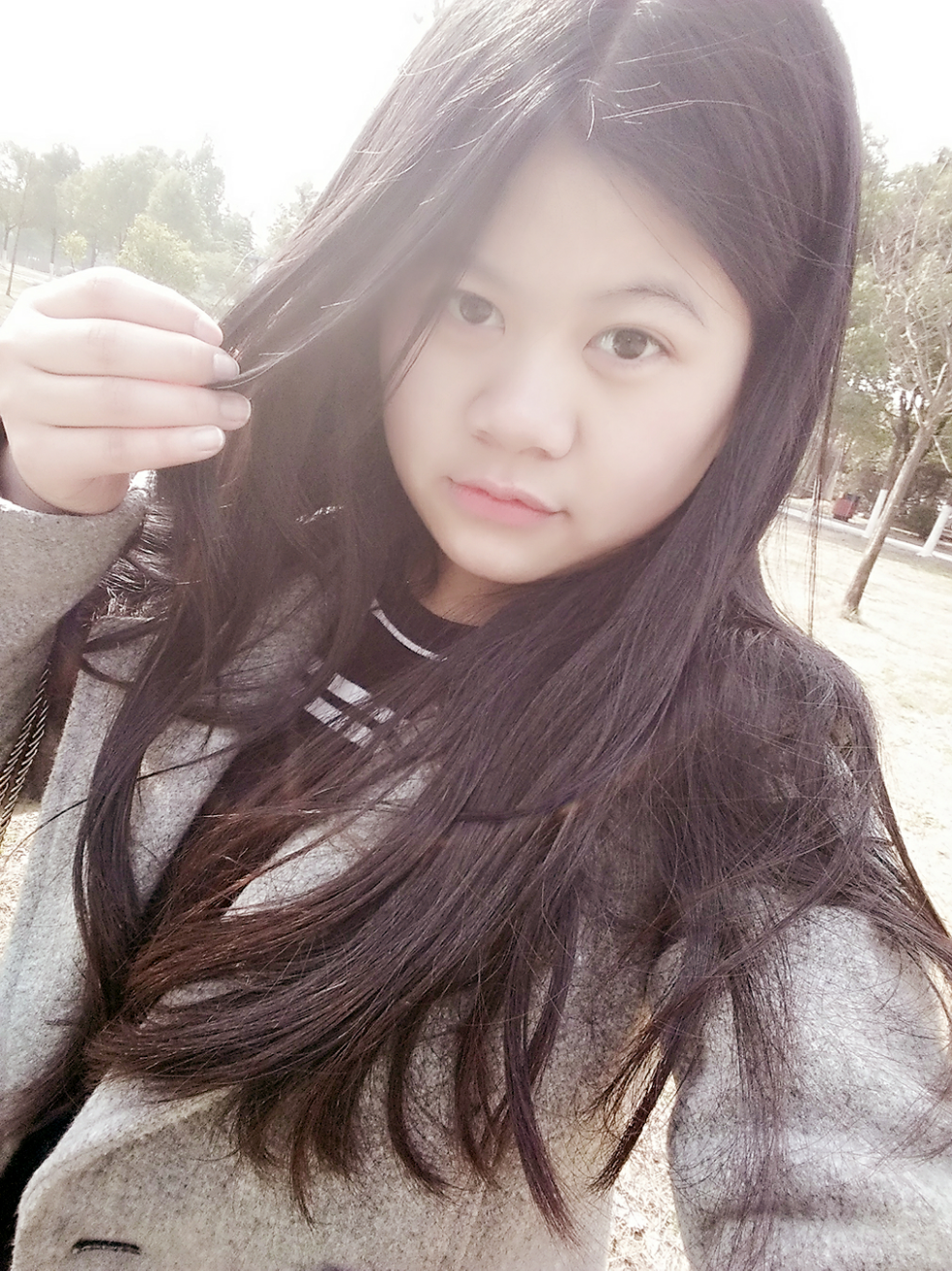 21岁女生,不会化妆,不会搭配衣服.只会穿些运动装.