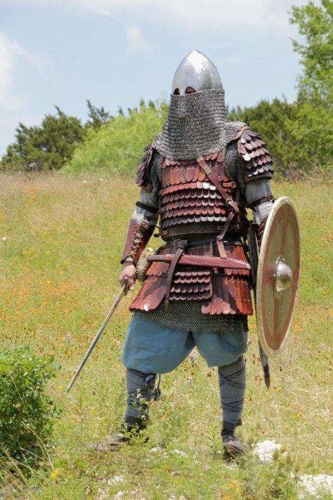 中世纪骑士到底是那只手持盾? - 知乎