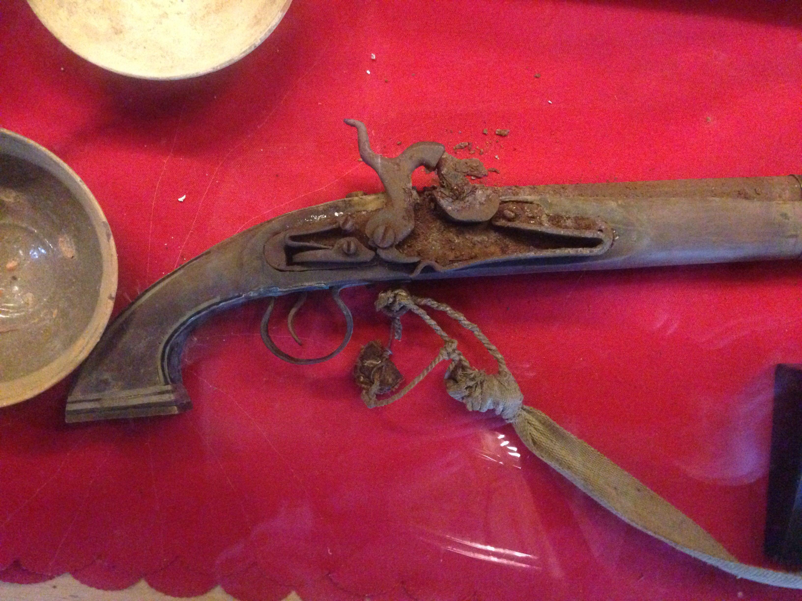 《投名状》里的太平军使用的是燧发枪还是火绳枪?