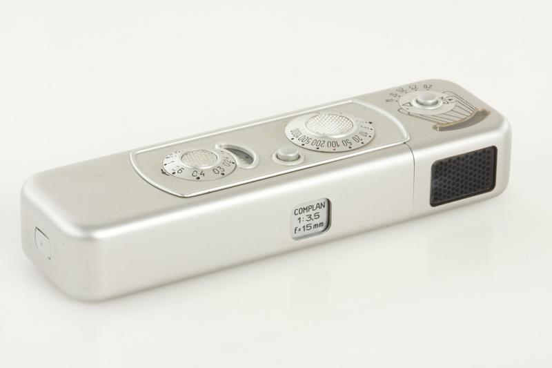 flcl中真见美拿的这部相机是哪个型号的