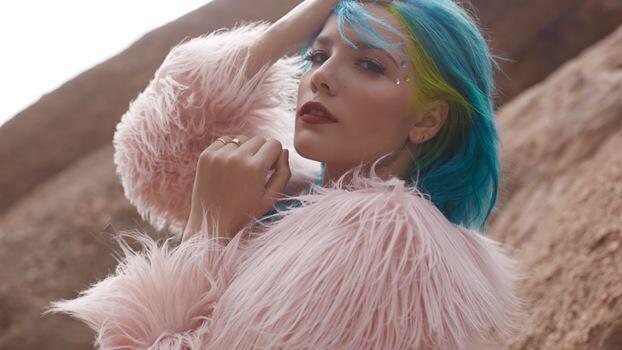 如何评价美国女歌手halsey