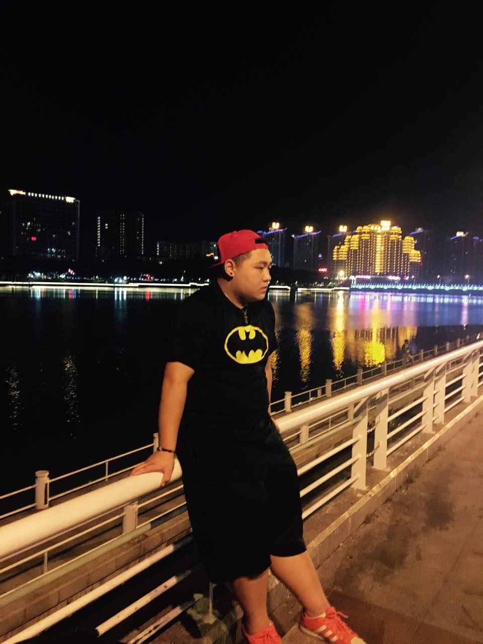 一米八,200斤的男朋友如何穿衣啊?