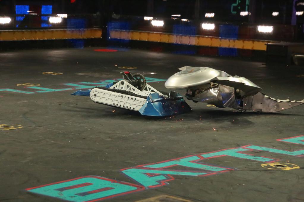 机器人大战博茨大战battlebots2015赛季已经结束大家觉得冠军选手有