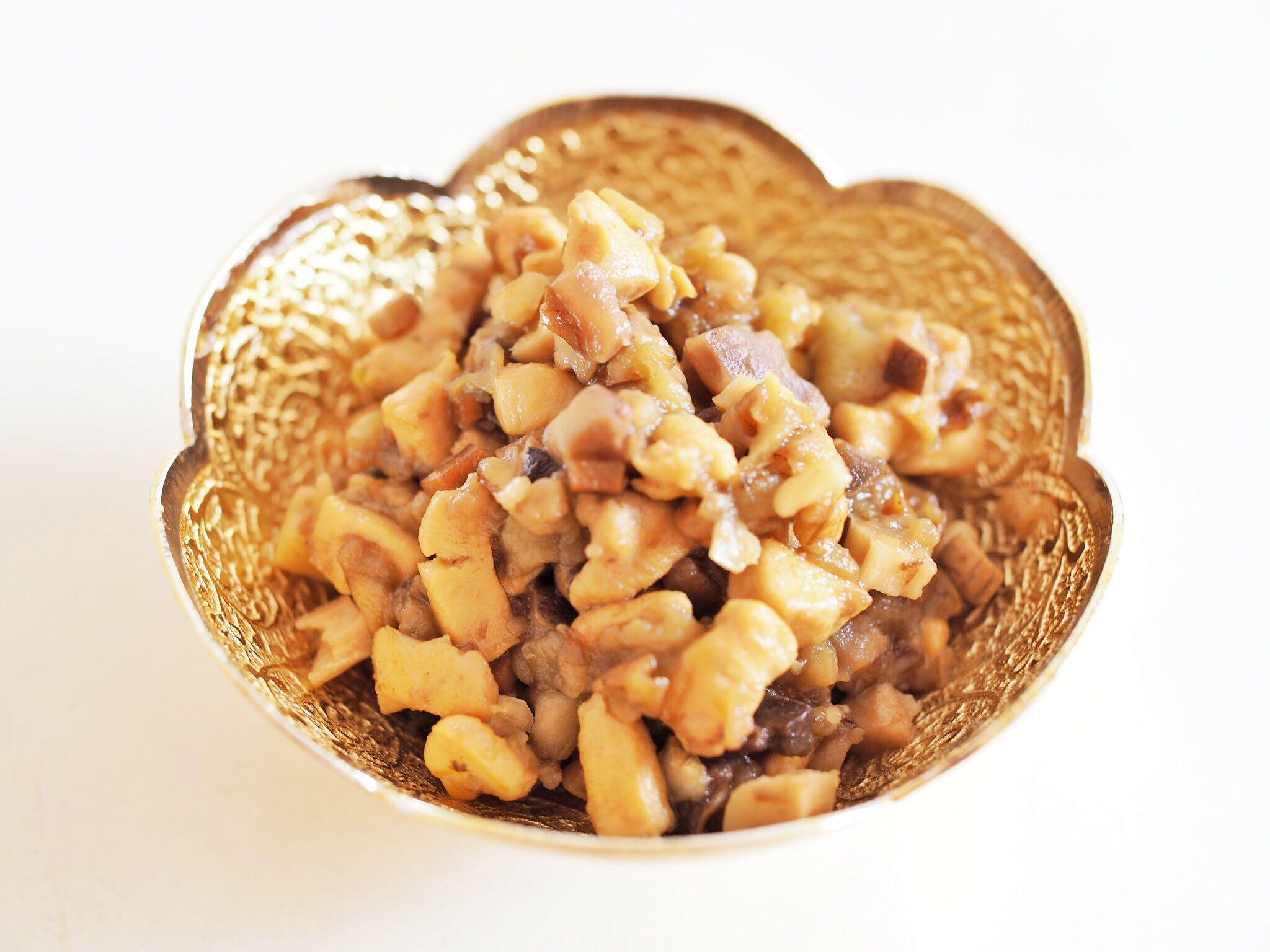 《红楼梦》中「茄鲞」是庚辰本的好吃还是蒙府本的好吃?