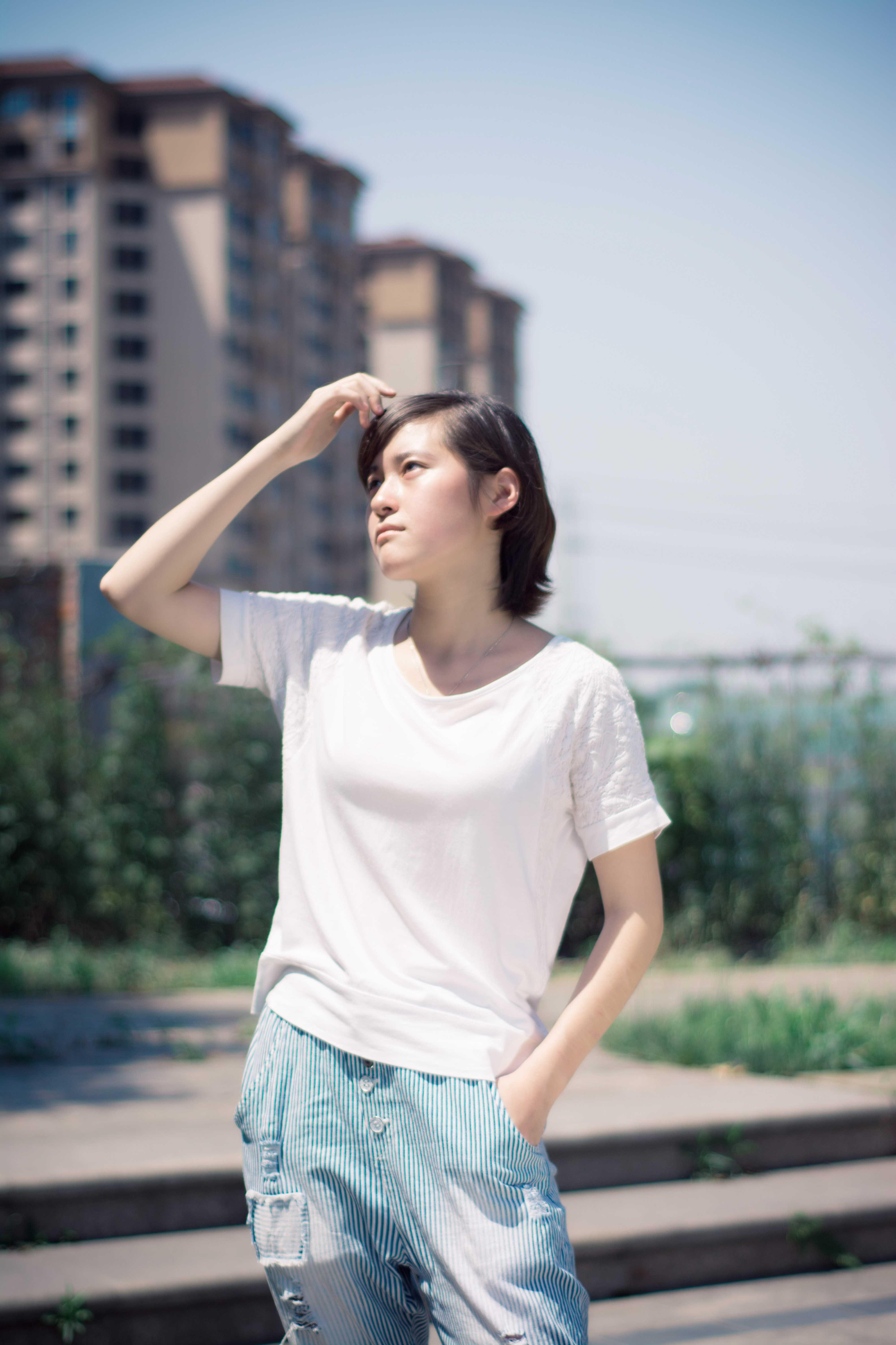 中性帅气的女生该如何选择春装