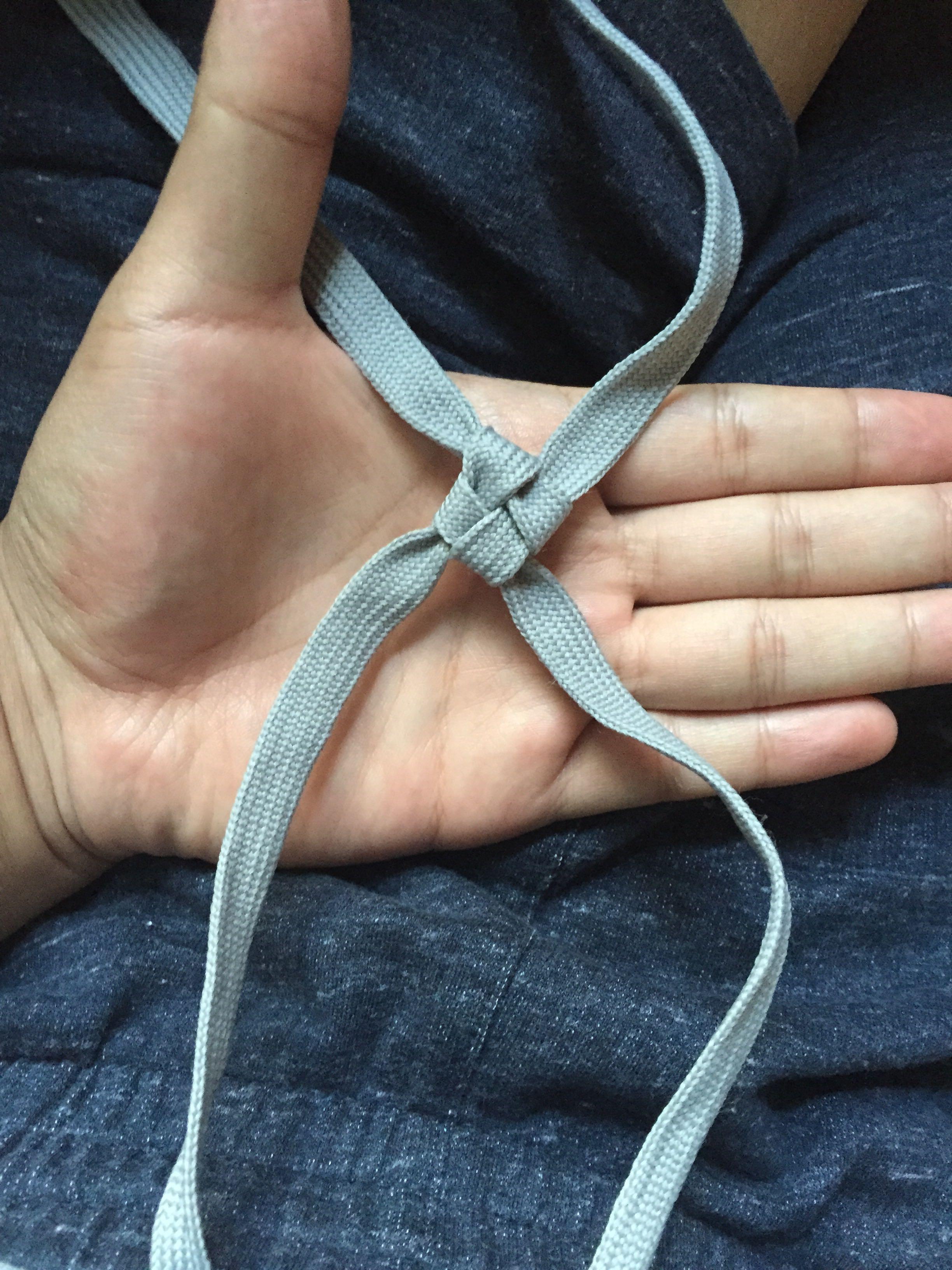 运动裤裤绳怎么打结