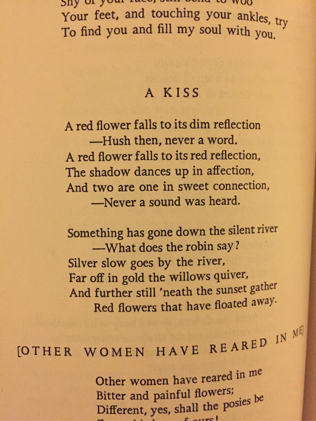 英国诗人戴维赫伯特劳伦斯的亲吻这首诗的英文原文是什么