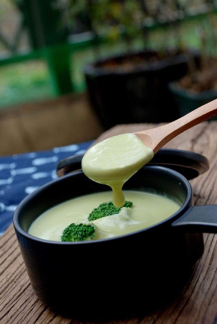 天气热就该喝点清新解暑的西兰花浓汤