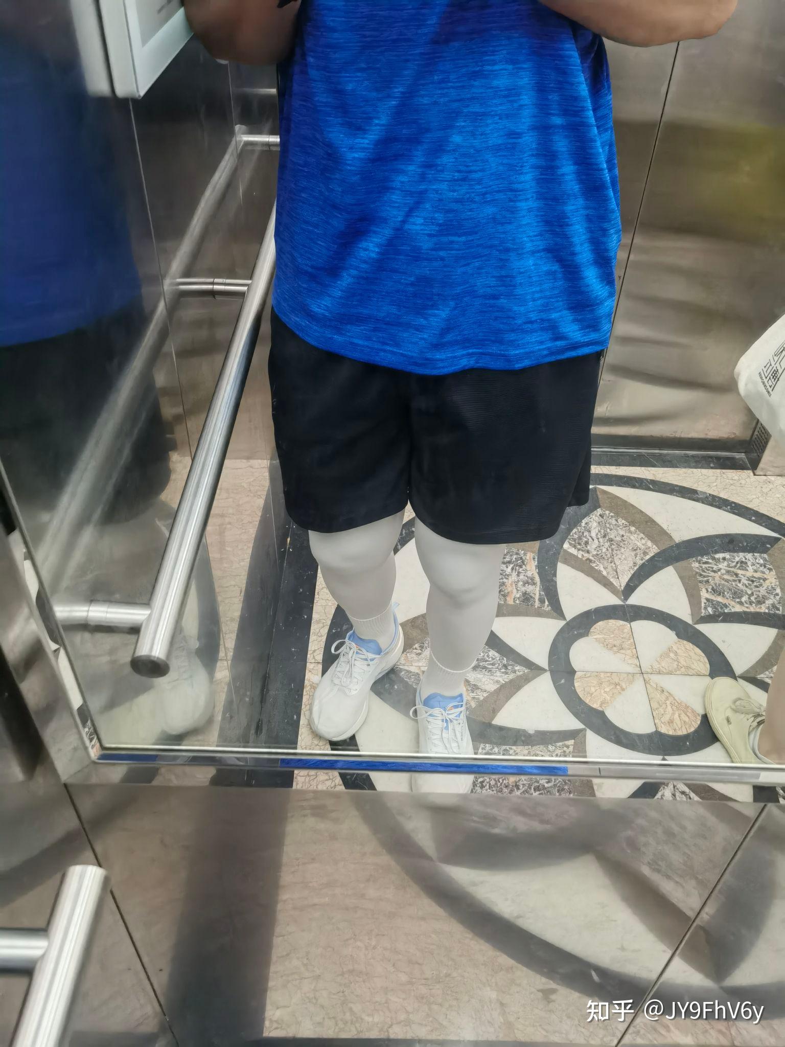 男生穿白色裤袜外出会不会投入异样的眼光?