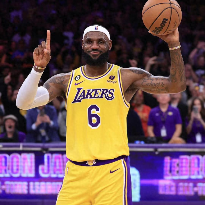 詹姆斯在洛杉矶湖人队的六年从夺冠到季后赛的未知