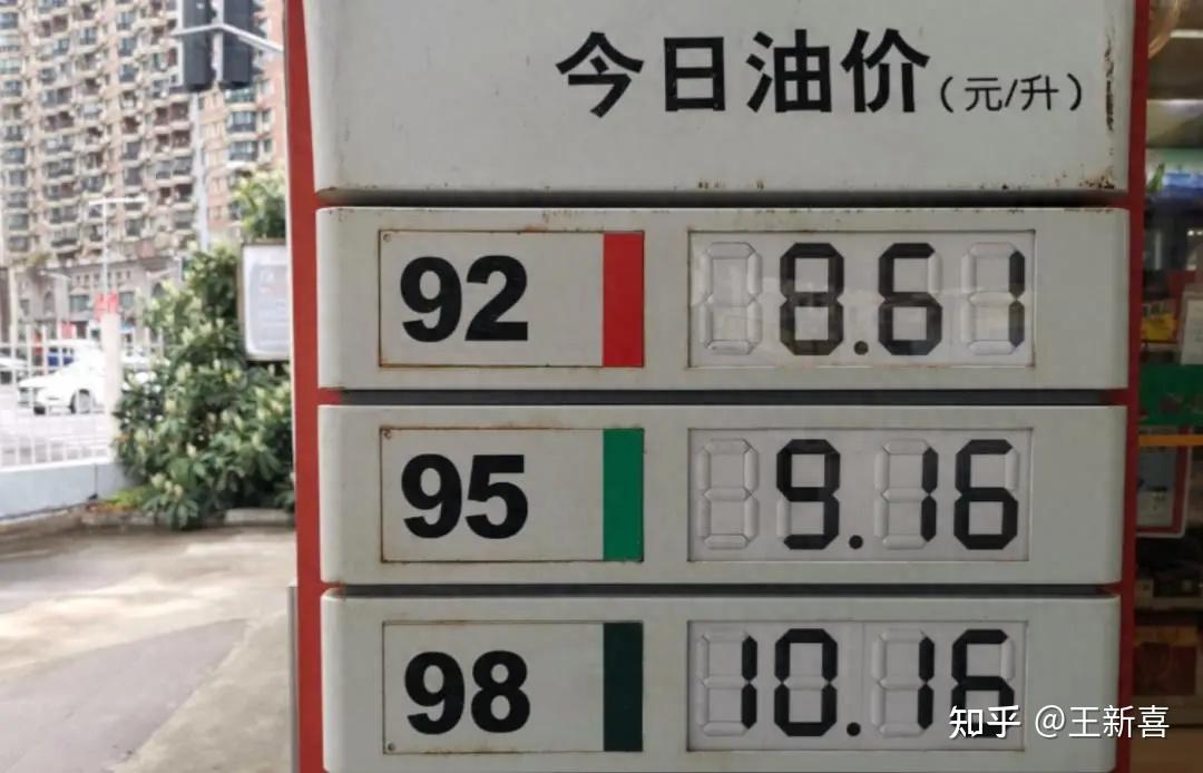2026年了,为什么很多人依然坚守油车不换电车?背后原因很真实